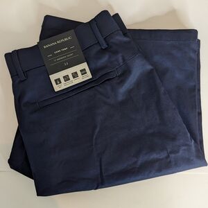 NWT Banana Republic Core Temp Emerson Shorts 11" men's size 33W navy blue